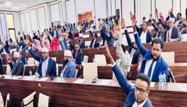 البرلمان الصومالي يُجدد التأكيد على وحدة السيادة ويُبطل اعتراف إسرائيل بـ"أرض الصومال"