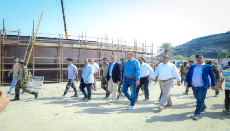 لملس يتفقد مشروع خزان البرزخ ويشدّد على تطوير منظومة المياه في عدن
