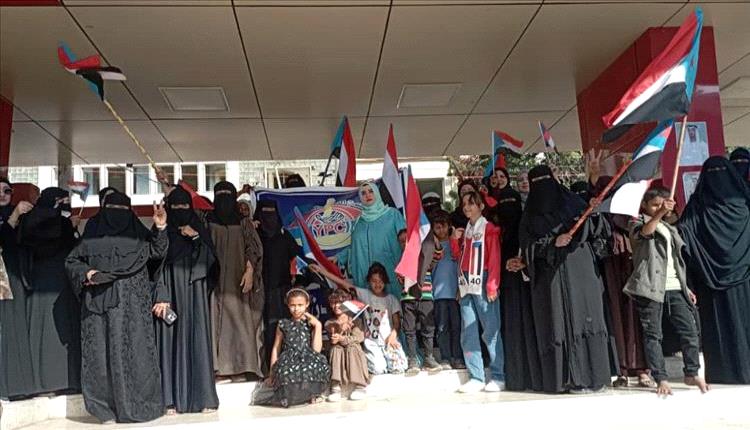 موظفات عدن يتقدمن صفوف المطالبين بالاستقلال الثاني للجنوب