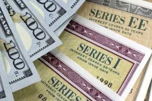 انخفاض عوائد السندات الأمريكية وسط ترقب محضر اجتماع الفيدرالي
