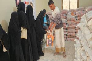 انتقالي تريم يوزع السلال الغذائية لدعم الأسر الأكثر احتياجًا