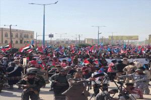 آلاف في عتق يرفعون شعار "استقلال الجنوب