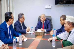 الزُبيدي يتفقد وزارة الإدارة المحلية بعدن ويشدد على تطوير أداء السلطات المحلية
