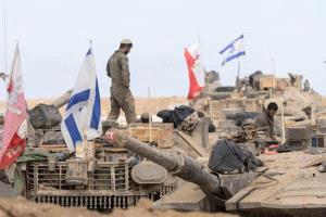 توغّل بالنار داخل الخط الأصفر شمال غزة
