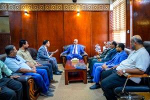 الرئيس الزُبيدي يزور وزارة الزراعة ويطلع على مشاريع تنموية لتعزيز قطاع الثروة السمكية