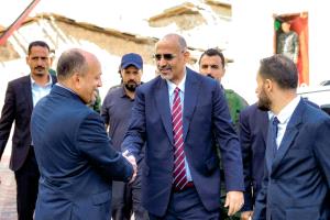 الرئيس الزُبيدي يتفقد وزارة الصناعة والتجارة ويشدد على ضبط الأسواق واستقرار الأسعار