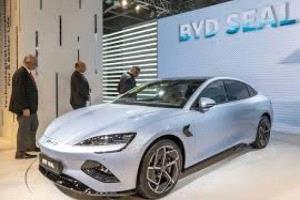 مبيعات بي واي دي تتراجع للشهر الثالث على التوالي وسط منافسة عالمية شديدة