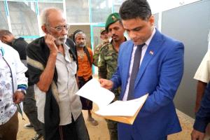 نائب وزير الإعلام يتفقد مركز الإرسال الإذاعي بالعدن ويشدد على إعادة تفعيله