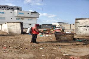 عدن: حملة رش وقائي لتكثيف جهود الصحة العامة في خور مكسر
