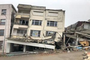 هزة عنيفة تهز أنكاش وتخلّف عشرات المصابين