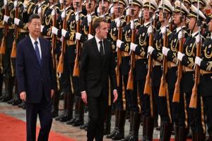 ماكرون يلوّح برسوم جمركية على الصين: حماية الصناعة الأوروبية «مسألة حياة أو مو