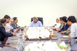 الرئيس الزُبيدي يؤكد تثبيت الأمن وتمكين أبناء المهرة وسقطرى من إدارة شؤونهم