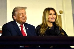 عاجل - دونالد ترامب يتحدث مطولا عن ملابس ميلانيا "الداخلية" أمام مؤيديه ويثير تفاعل الجمهور