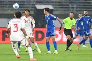 الإمارات تتأهل لدور الثمانية بعد الفوز على الكويت بعشرة لاعبين