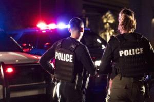 "طعنت والدي للتو".. القبض على "قاتل مغطى بالدماء" في نيويورك .. عاجل