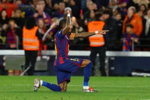 رافينيا يحسم القمة لبرشلونة ويعزز الصدارة بالدوري الإسباني