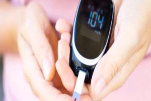 مراقبة الجلوكوز المستمرة أثناء الحمل تحمي الأبناء من مخاطر مستقبلية