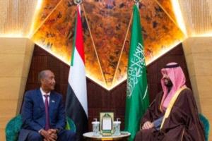 ولي العهد السعودي يلتقي رئيس مجلس السيادة السوداني في الرياض