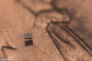 روبوت أصغر من حبة ملح.. قادر على الإحساس واتخاذ القرار