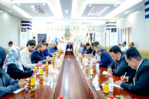 الرئيس الزُبيدي يطّلع على سير العمل بوزارة النقل ويؤكد تطوير البنية التحتية للقطاع 