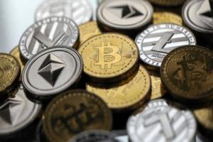 تباين العملات المشفرة مع ترقب المستثمرين لبيانات التضخم الأمريكية