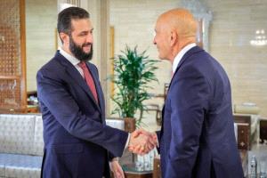 الشرع يستقبل مبعوث ترامب لمناقشة استقرار سوريا والقضايا الإقليمية