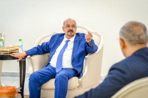 د. لقور: زيارة البركاني إلى عدن تعكس مأزق الشرعية ومحاولة تفاوض على البقاء لا على القرار