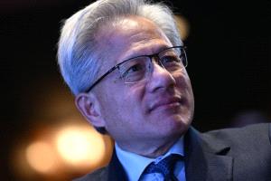 جنسن هوانغ يدحض التنبؤات الخاطئة الذكاء الاصطناعي: يخلق الفرص ولا يدمر الوظائف