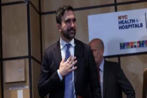 سابقة تاريخية.. ممداني سيؤدي اليمين رئيساً لنيويورك على نسخة من القرآن
