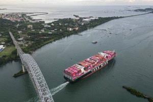 بوابة الصداقة تسقط عند قناة بنما