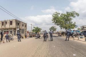 بنّين تحبط محاولة انقلاب وتعتقل 12 عسكرياً