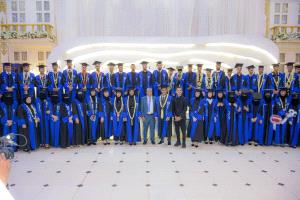 كلية الإعلام بجامعة عدن تحتفل بتخريج الدفعة الأولى من طلبتها للعام الجامعي 2021–2025م