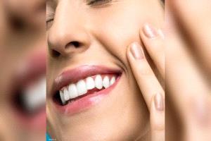 علامة شائعة على نقص فيتامين ب 12.. تظهر في الفم