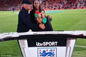 سقوط مفاجئ على الهواء.. إغماء مذيعة خلال بث مباشر