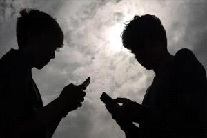 الأسر العربية تواجه تحدي إفراط الأطفال في وسائل التواصل الاجتماعي