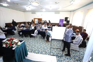 صحفيون يمنيون يطلقون استراتيجية شاملة لمكافحة التضليل الإعلامي