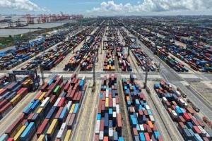 فائض التجارة السلعي الصيني يتجاوز تريليون دولار لأول مرة