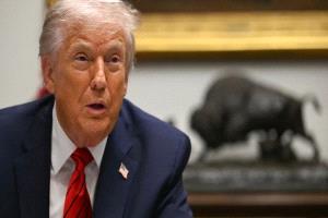 عاجل ضمادة على يد ترامب اليمني... كيف علق البيت الأبيض ؟. الأكبر سنا من بين الرؤساء المنتخبين للولايات المتحدة