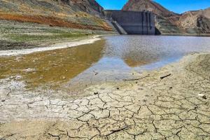 إيران تبحث شراء المياه مع تفاقم الجفاف الإقليمي