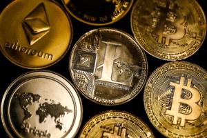 العملات المشفرة تتراجع قبيل صدور بيانات سوق العمل الأمريكي