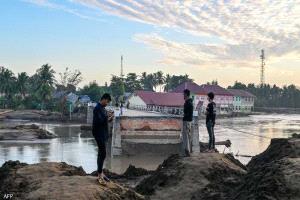 كارثة في إندونيسيا.. الفيضانات تبتلع 500 روح