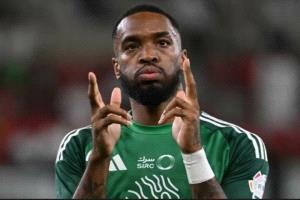 عاجل | اعتداء وكسر في الأنف.. تفاصيل القبض على مهاجم الأهلي إيفان توني في لندن