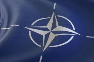 الناتو يضخ 220 ألف طن أسلحة إلى أوكرانيا وسط تحذيرات روسية