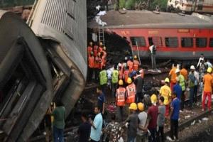 تصادم قطارين شمال الهند يصيب 109 عمال