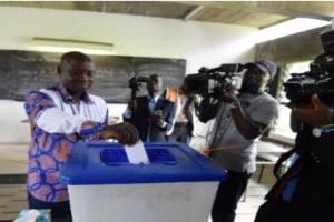 مواطنو ساحل العاج يدلون بأصواتهم في الانتخابات التشريعية