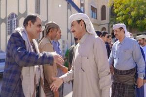 محافظ شبوة يعود إلى عتق بعد زيارة ناجحة للإمارات لتعزيز التنمية