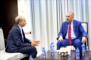 عدن تتوحّد أمنياً: الزُبيدي والصبيحي يطلقان تعزيز التنسيق العسكري والأمني
