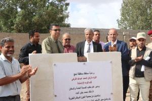 محافظ لحج يضع حجر الأساس لمركز معالجة سوء التغذية بتبن
