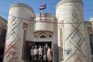 لودر تشهد رفع علم دولة الجنوب العربي على المرافق الحكومية تعزيزاً للهوية والرمزية الوطنية