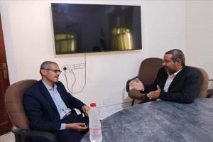 الوحدة التنفيذية تبحث تراجع الدعم وتؤكد استمرار رعاية النازحين في حضرموت